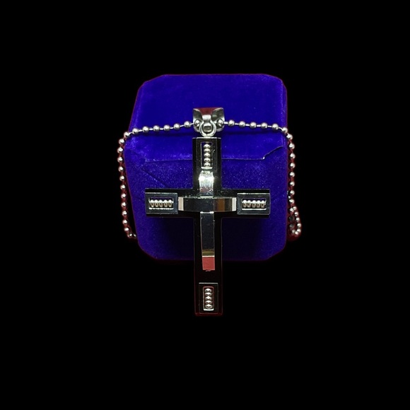 Zales Black Onyx and Stainless Steel Cross w/Chain 18” - Picture 3 of 10